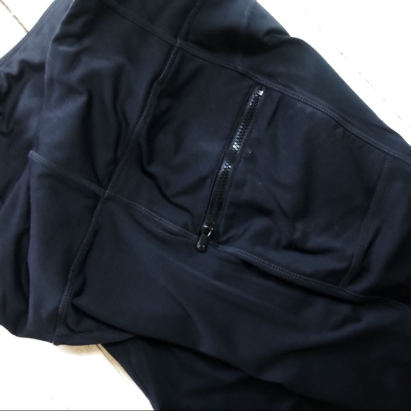 Gap fit black ankle length tights with pockets - Picture 3 of 4